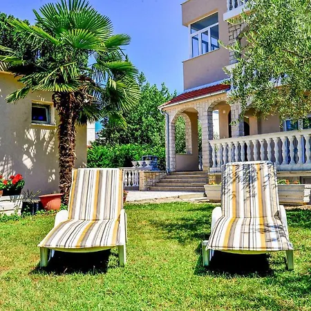 Daire 1 Bedroom Awesome Apartment In Malinska *