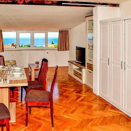 1 Bedroom Awesome Apartment In Malinska *