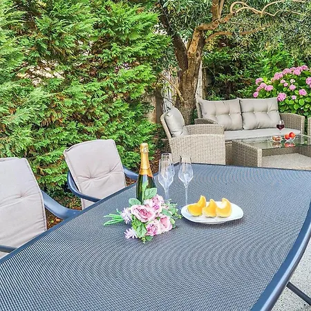 1 Bedroom Awesome Apartment In Malinska Daire