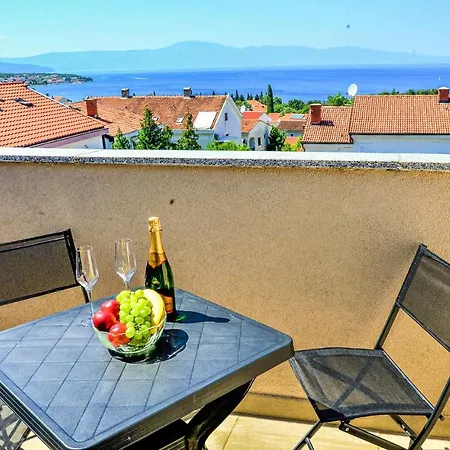 Daire 1 Bedroom Awesome Apartment In Malinska *