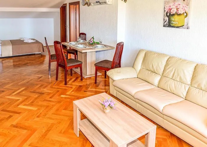 Apartman 1 Bedroom Amazing Apartment In Malinska