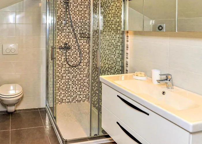 1 Bedroom Amazing Apartment In Malinska Apartman
